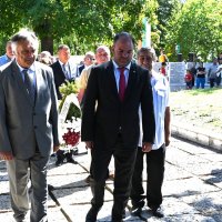 С ПАМЕТ ЗА ГЕРОИТЕ 275