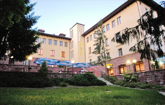 хотел Жеравна